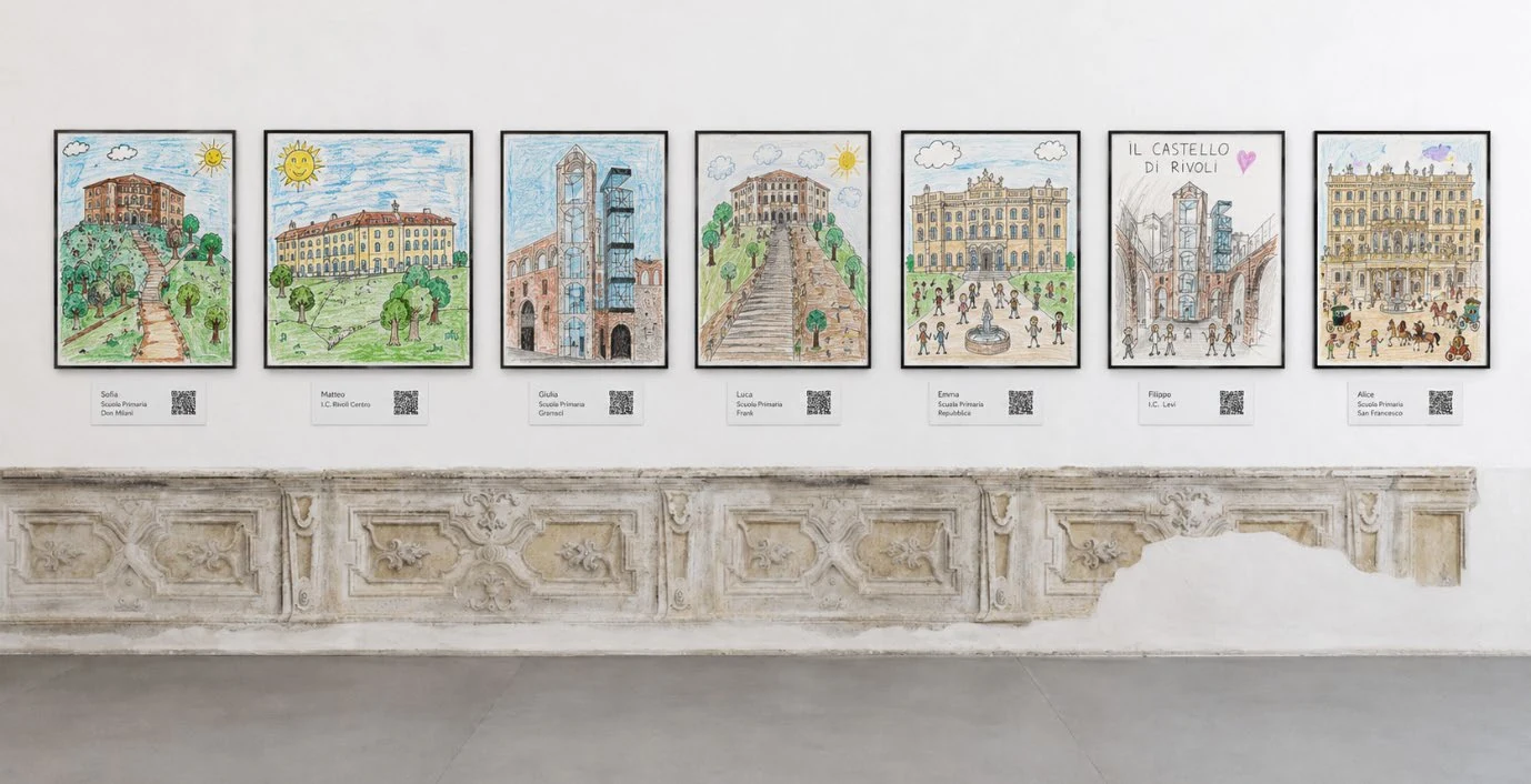Render di una mini-mostra al Castello di Rivoli con disegni delle Residenze esposti sulla parete e urne per la votazione