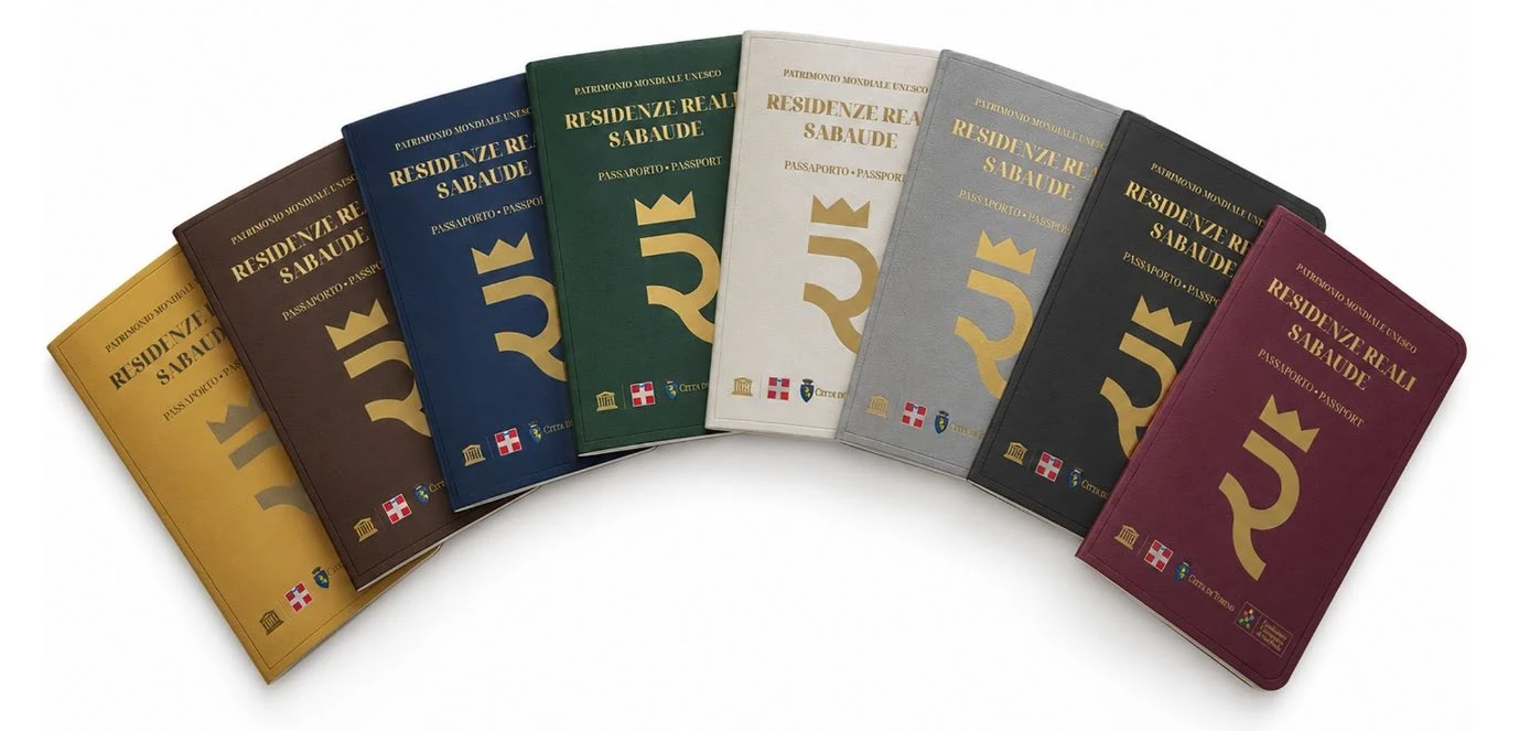 Ipotesi di passaporti nelle varianti bordeaux, blu, verde, avorio e bronzo
